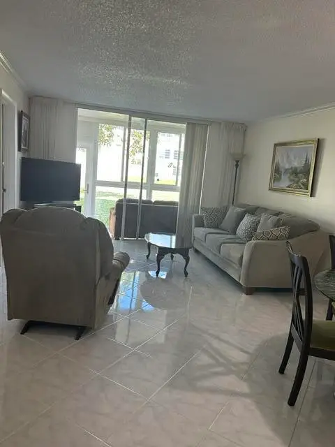 8020 Sunrise Lakes Drive N #111, Sunrise, FL 33322
