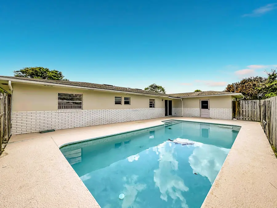 2402 Newport Drive, Fort Pierce, FL 34982 - #2