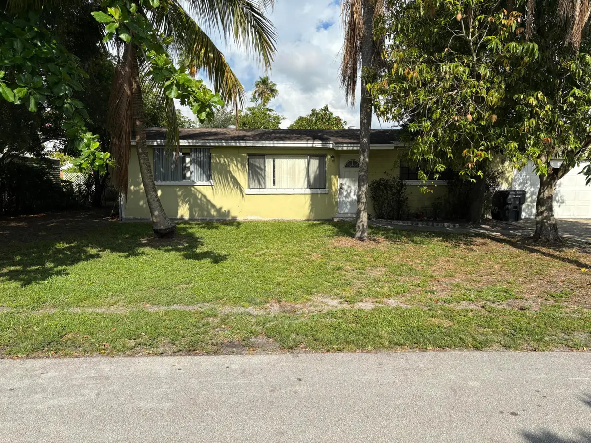 2201 W Carol Circle, West Palm Beach, FL 33415 - #1
