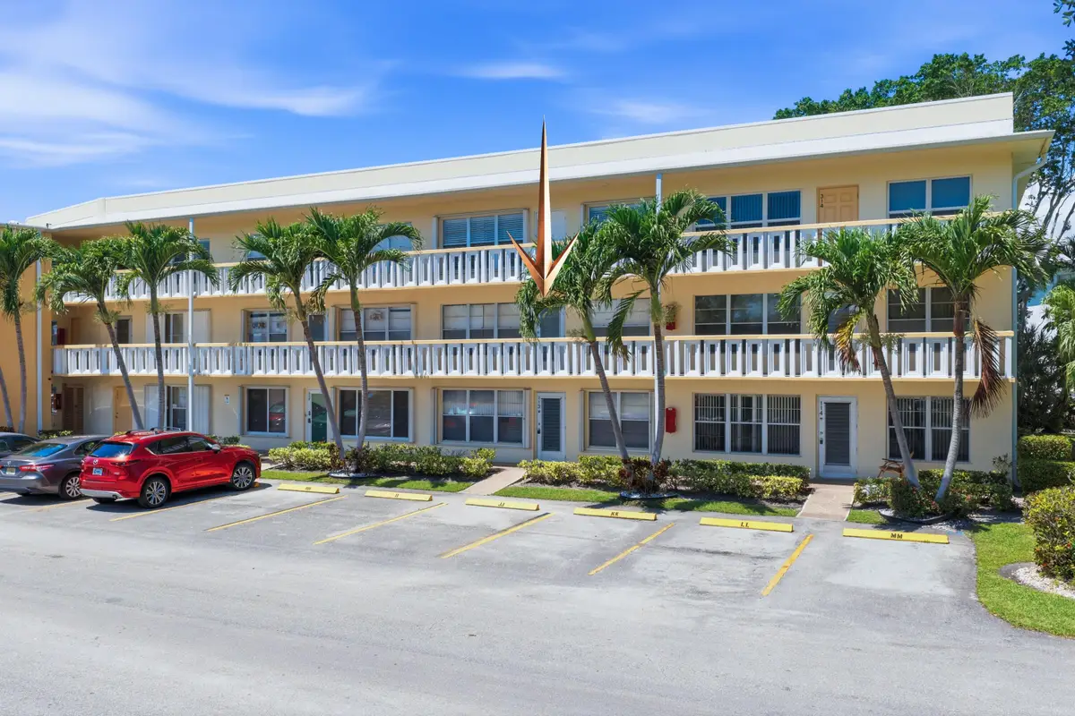 213 Wellington E, West Palm Beach, FL 33417 - #1