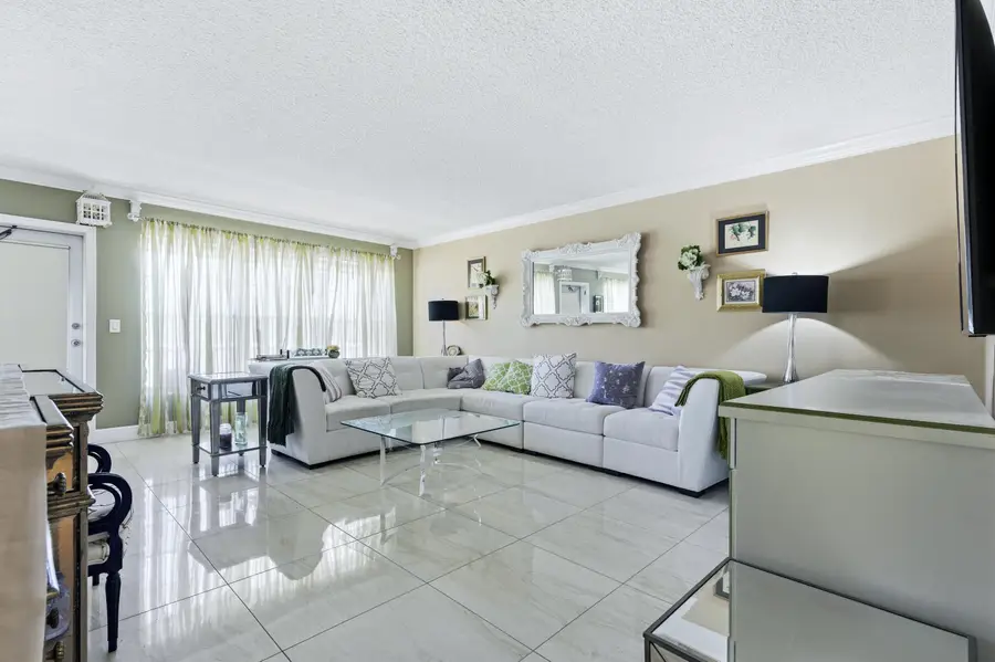 213 Wellington E, West Palm Beach, FL 33417 - #3