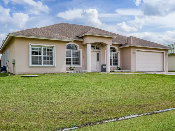 581 SW Grove Avenue, Port St Lucie, FL 34983