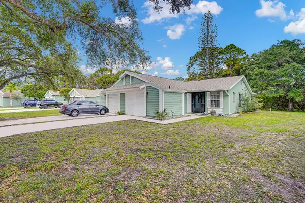 1370 SE Rivergreen Circle, Port St Lucie, FL 34952