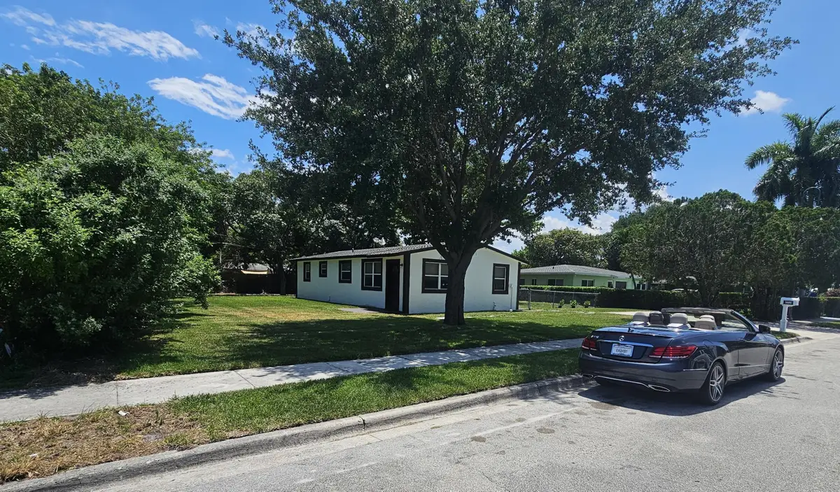 1605 W 10th Street, Riviera Beach, FL 33404 - #1