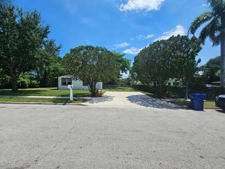 1605 W 10th Street, Riviera Beach, FL 33404 - #3