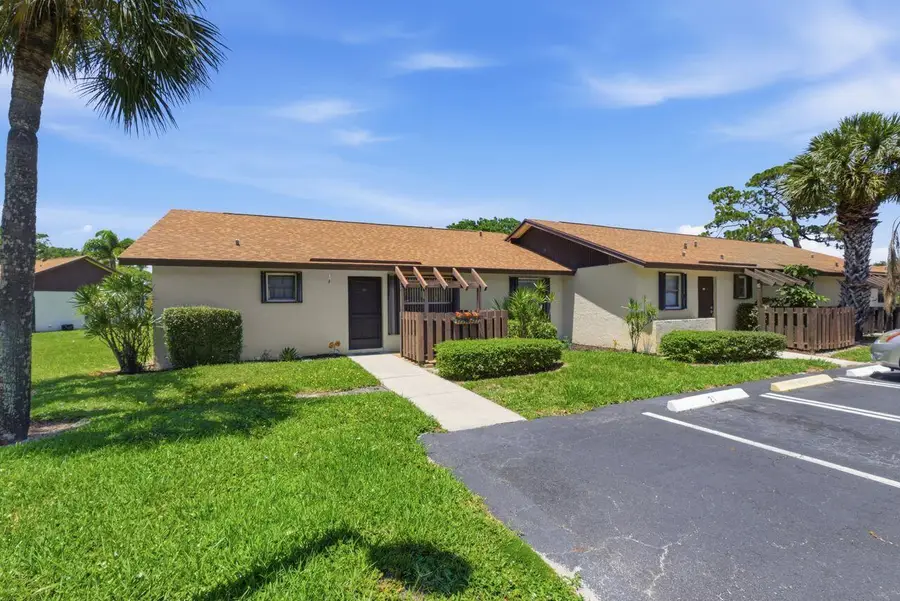 21 Va De Casas Norte, Boynton Beach, FL 33426 - #3