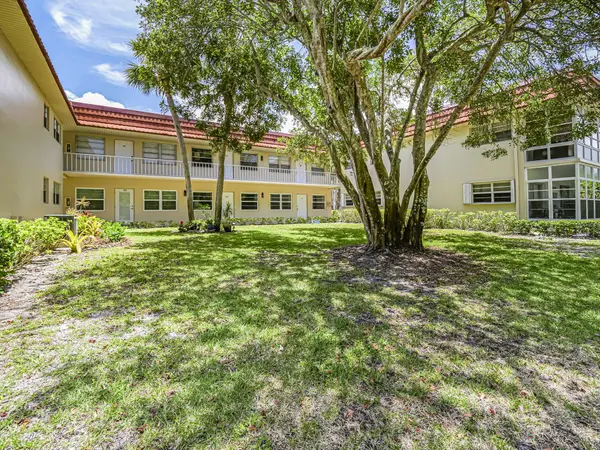109 Spring Lake Court #105, Vero Beach, FL 32962
