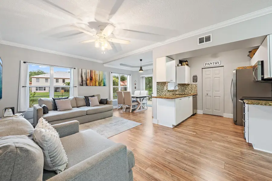 1088 Via Jardin, Riviera Beach, FL 33418 - #3