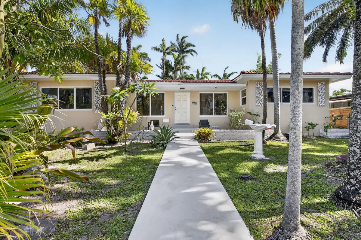 742 Hollywood Boulevard, Hollywood, FL 33019 - #1