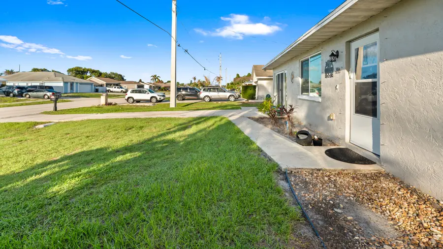 386 SE Oakridge Drive, Port Saint Lucie, FL 34984 - #3