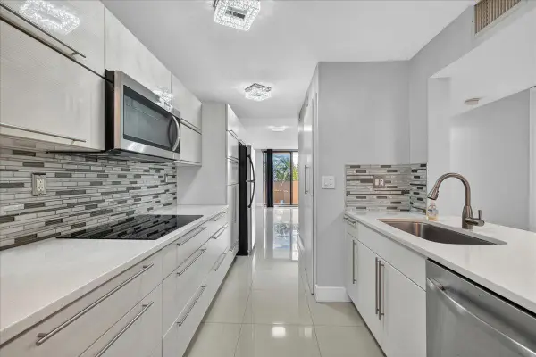 7451 NW 16th Street #407, Plantation, FL 33313