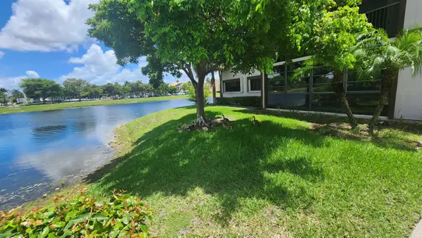 9935 N Belfort Circle, Tamarac, FL 33321