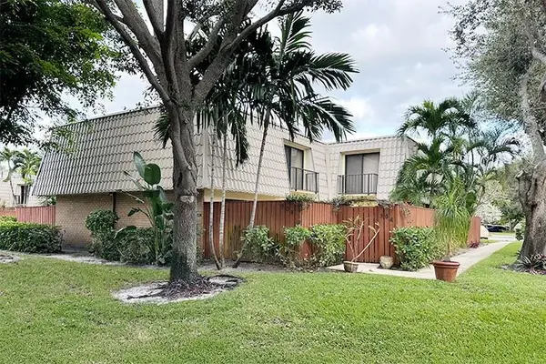 1700 Embassy Drive #504, West Palm Beach, FL 33401