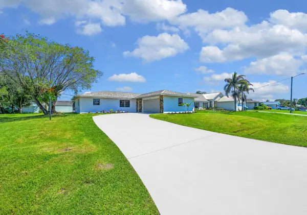 794 SE Albatross Avenue, Port St Lucie, FL 34983