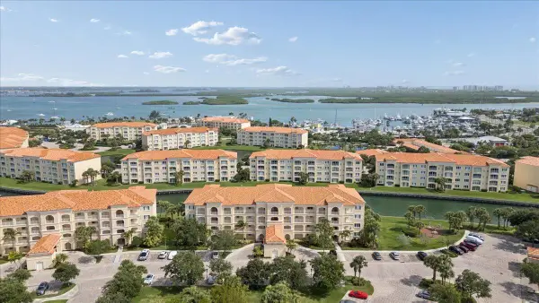 19 W Harbour Isle Dr Drive W #202, Fort Pierce, FL 34949