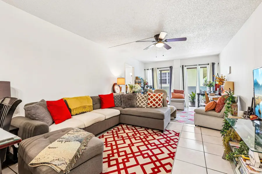 6941 Carlyle Avenue #2e, Miami Beach, FL 33141 - #3