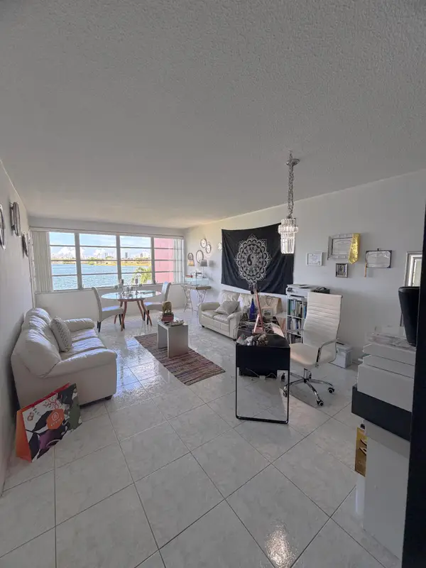 18555 NE 14th Avenue #612, Miami, FL 33179