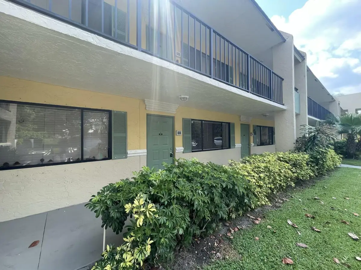 1811 Meadows Circle W, Boynton Beach, FL 33436 - #1