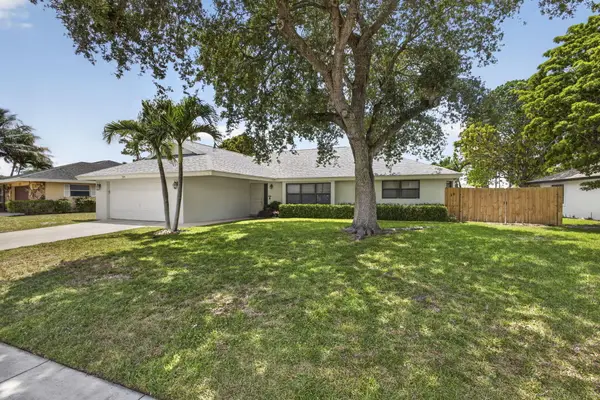 559 Azure Avenue, Wellington, FL 33414