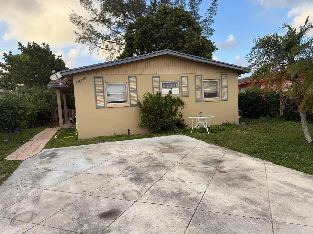 1676 W 10th Street, Riviera Beach, FL 33404 - #1