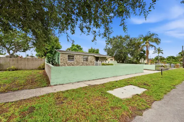 6404 Oak Street, Hollywood, FL 33024