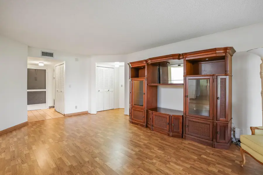 3951 Via Poinciana #112, Lake Worth, FL 33467 - #3