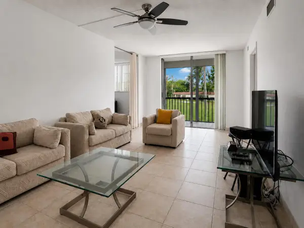 8962 S Hollybrook Boulevard #205, Pembroke Pines, FL 33025