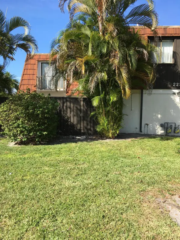 2233 White Pine Circle #D, Greenacres, FL 33415
