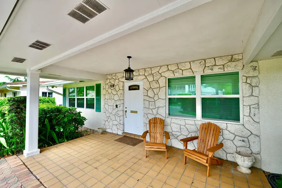 129 Alhambra Place, West Palm Beach, FL 33405 - #2