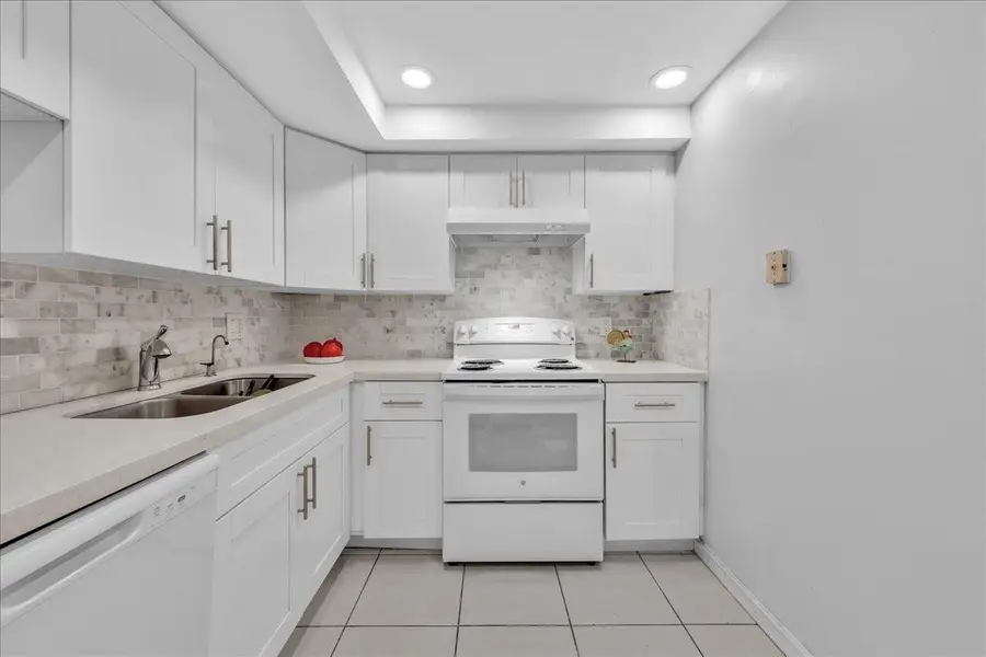 3909 N Ocean Boulevard #113, Fort Lauderdale, FL 33308 - #3