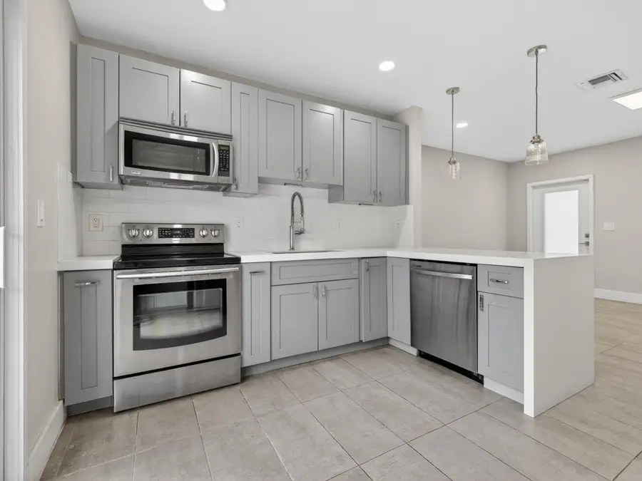 128 SW 22nd Terrace, Fort Lauderdale, FL 33312 - #3