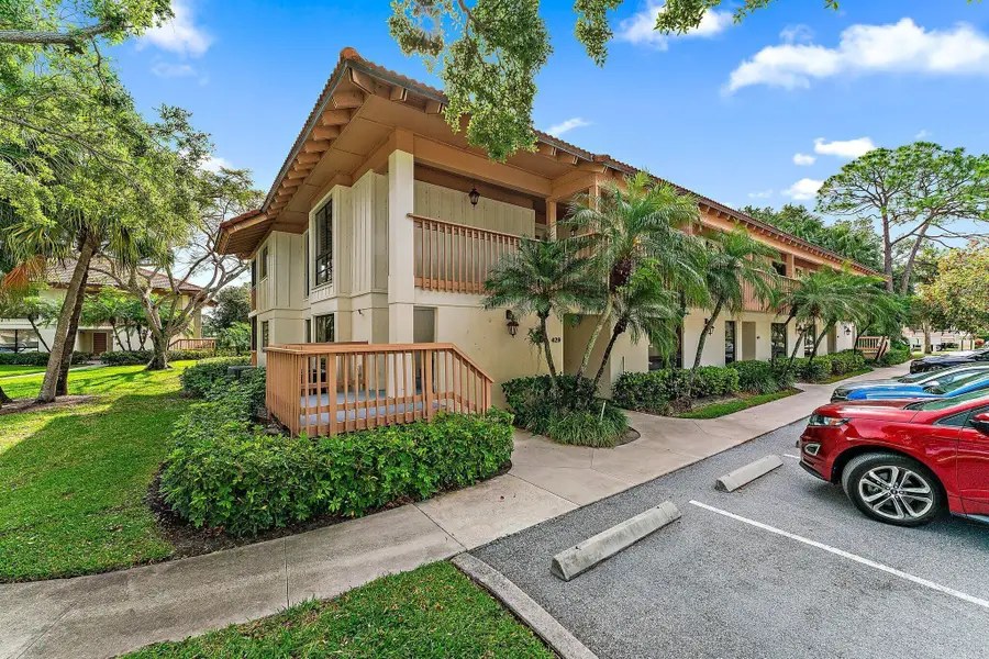 433 Brackenwood Lane N, Palm Beach Gardens, FL 33418 - #2