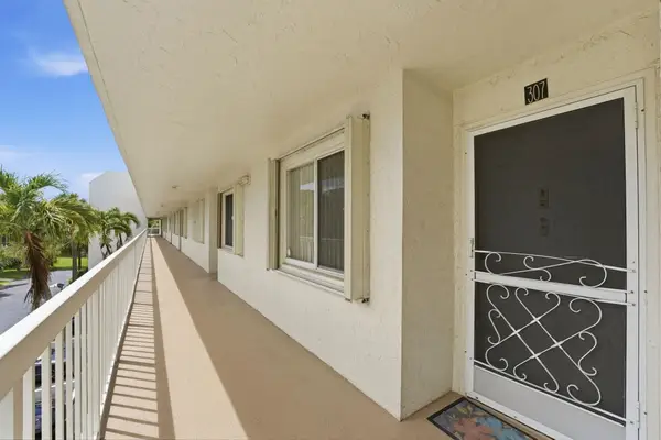 3146 Via Poinciana #307, Lake Worth, FL 33467