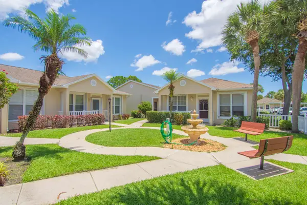 567 NW San Remo Circle, Port St Lucie, FL 34986