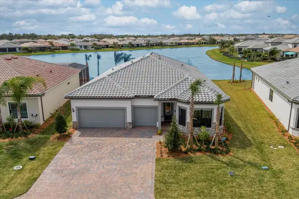 818 SE Courances Drive, Port St Lucie, FL 34984