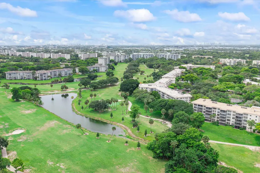3900 Oaks Clubhouse Drive #110, Pompano Beach, FL 33069 - #3