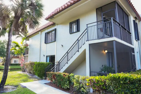 428 Lakeview Drive #201, Weston, FL 33326