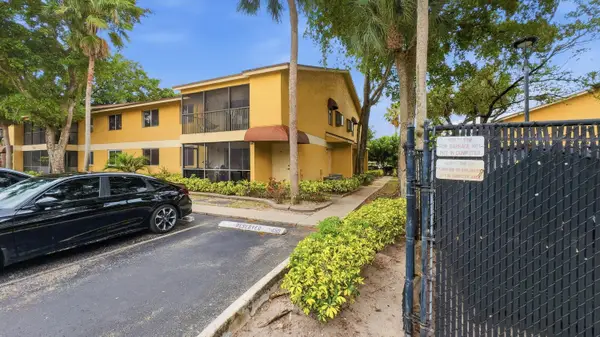 3031 N Oakland Forest Drive #201, Oakland Park, FL 33309