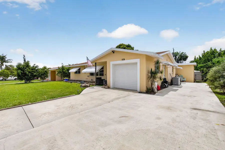 220 SW 10th Avenue, Boynton Beach, FL 33435 - #3
