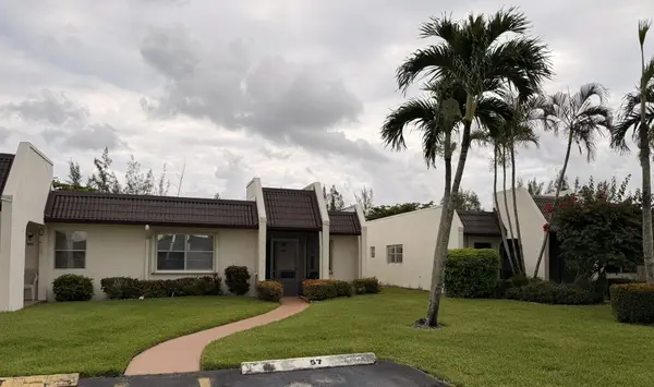 182 Lake Susan Lane, West Palm Beach, FL 33411