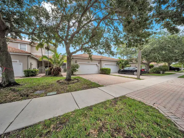 2851 E Aragon Boulevard #5, Sunrise, FL 33313
