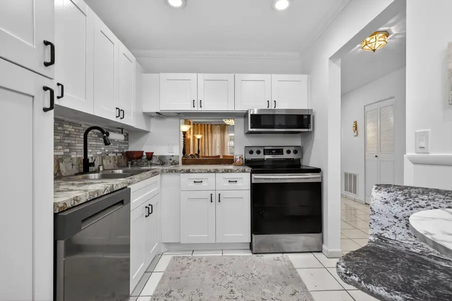 102 Lake Anne Drive, West Palm Beach, FL 33411 - #3