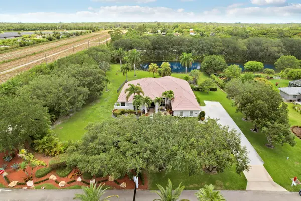 5835 Lago Del Sol Drive, Lake Worth, FL 33449