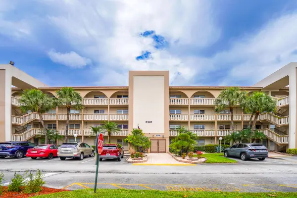 4401 Martinique Court #D2, Coconut Creek, FL 33066