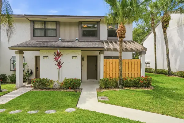 4737 NW 82nd Avenue #1207, Lauderhill, FL 33351