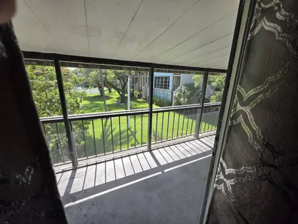 Address Withheld By Seller, Hallandale Beach, FL 33009