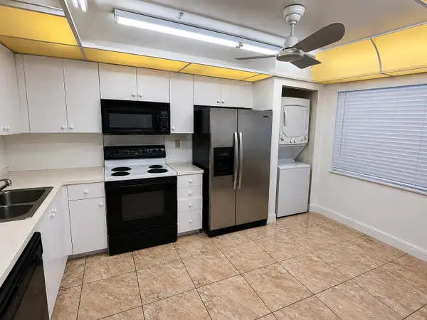 1000 Colony Point Circle #315, Pembroke Pines, FL 33026