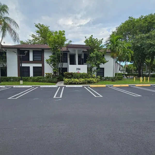 204 Lake Pointe Drive #107, Oakland Park, FL 33309