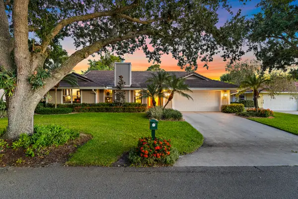 10 Bentwood Road, Palm Beach Gardens, FL 33418