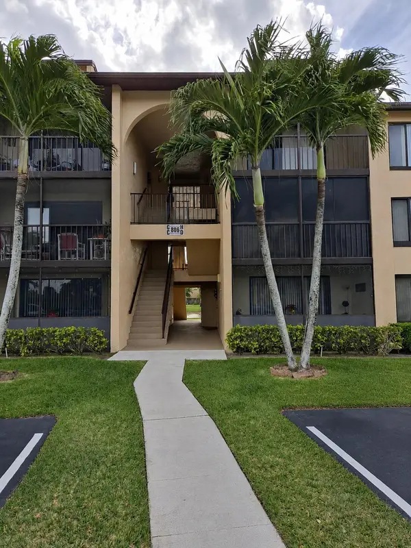 806 Sky Pine Way #D2, Greenacres, FL 33415